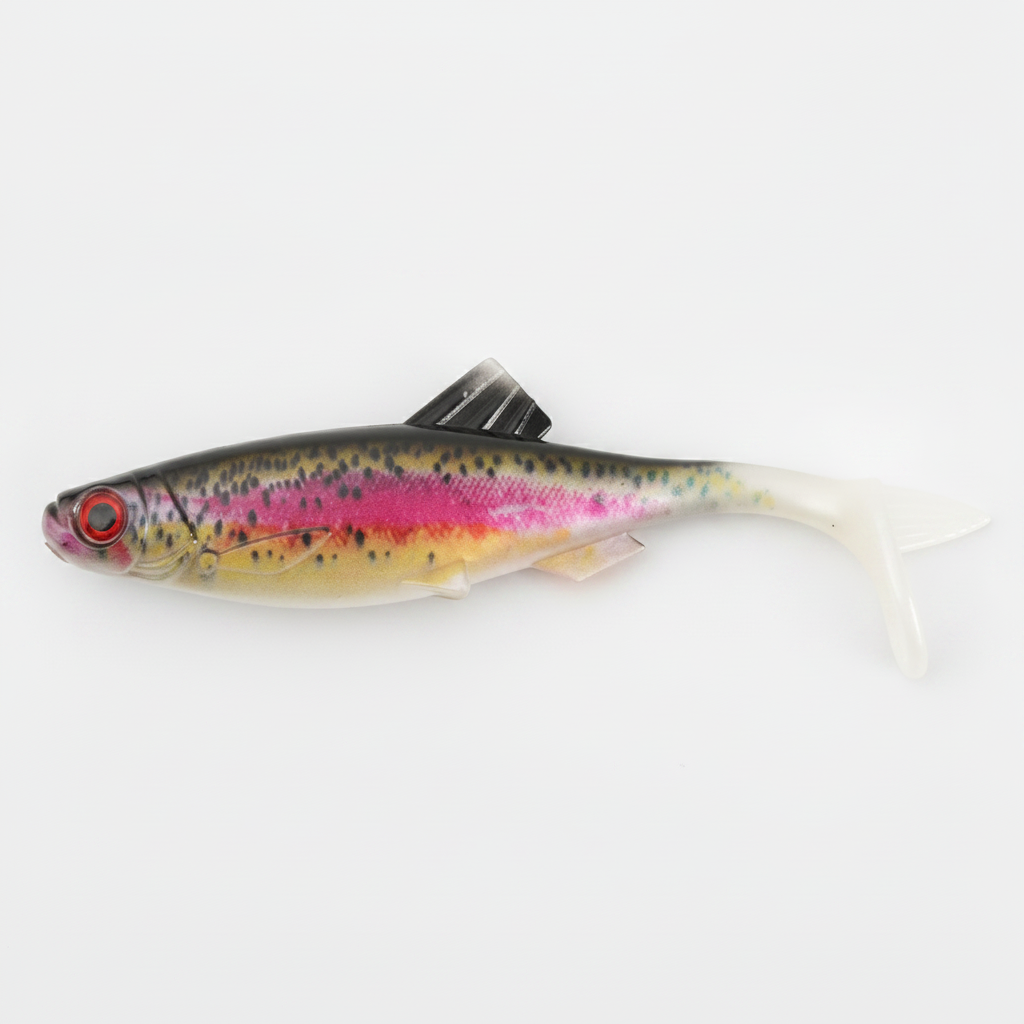Leurre souple swimbait, coloris truite arc-en-ciel, gros plan studio sur fond neutre