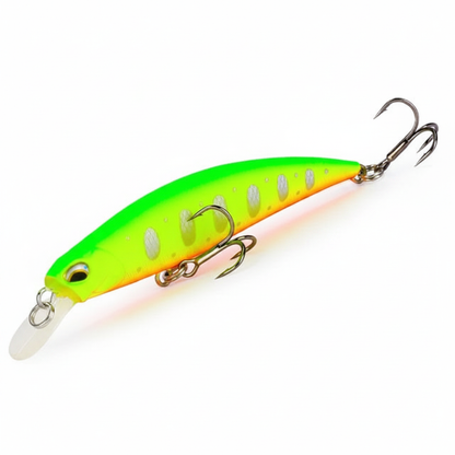 Poisson nageur coloris vert fluo tacheté, packshot studio sur fond blanc.