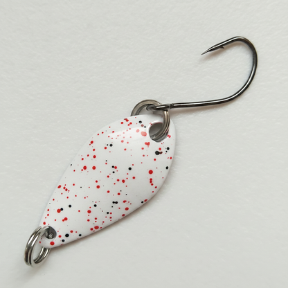 Cuillère ondulante coloris blanc tacheté, vue studio sur fond blanc