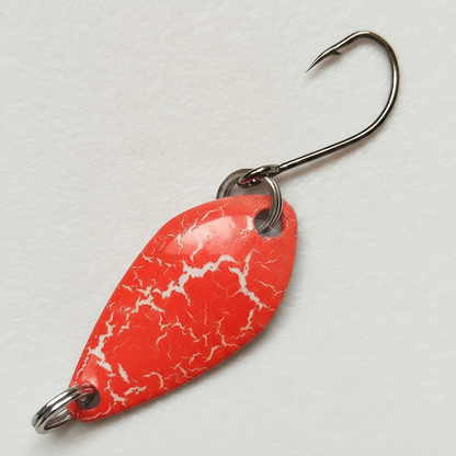 Cuillère ondulante coloris rouge cracké, vue studio sur fond blanc